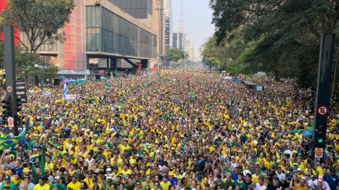 protesto-anticensura-no-brasil-atrai-multidao